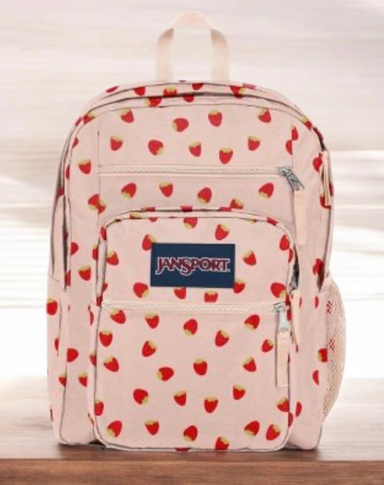 Mochila Escolar con Impresión de Fresas  Jansport XL 44.45 Cms Altura