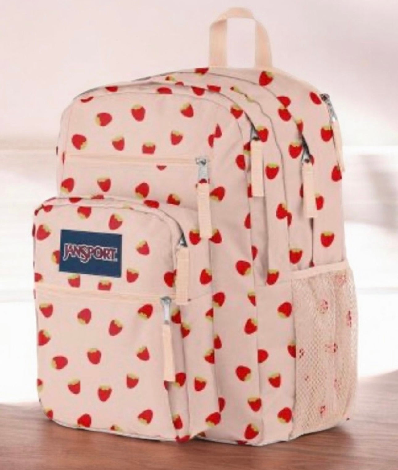 Mochila Escolar con Impresión de Fresas  Jansport XL 44.45 Cms Altura