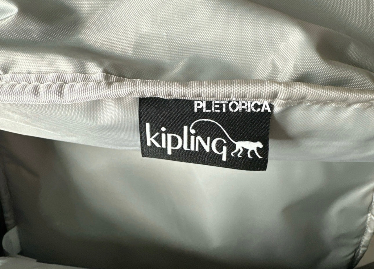 Mochila Kipling Seoul Arcoíris BTS Grande