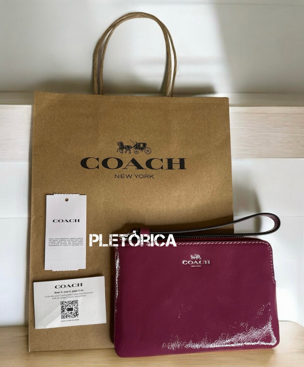 Muñequera Coach Charol Con Cierre Color Magenta