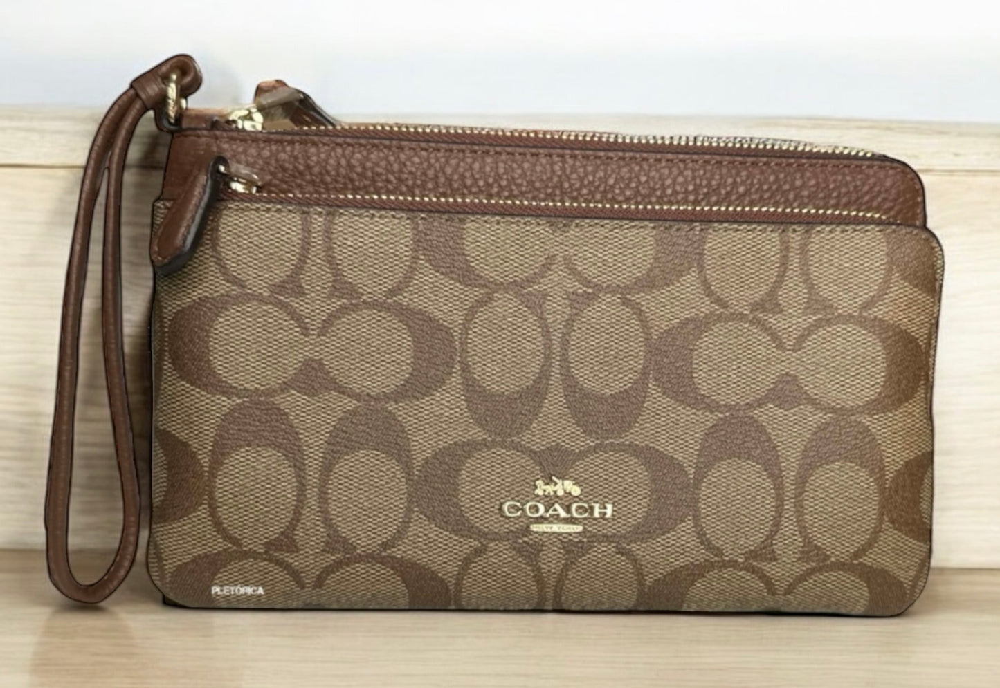 Cartera Larga Coach Color Caqui con Doble Cierre